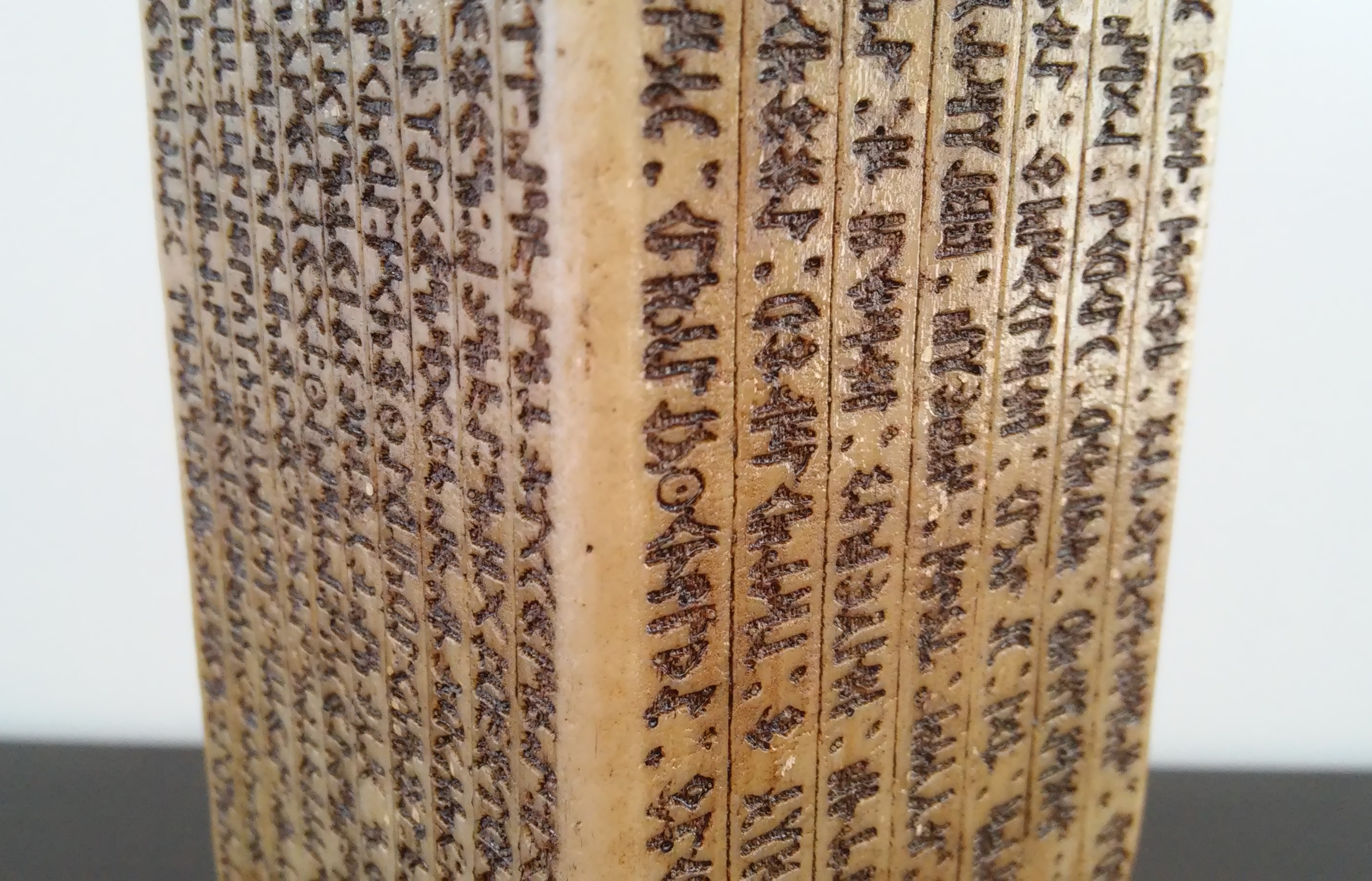 orhun anıtları bilge kagan kitabeleri yazıtları göktürk abideleri tonyukuk kültigin maketi biblosu kitabesi abidesi heykeli yazıtı yazıt anıt abide yapımı heykel